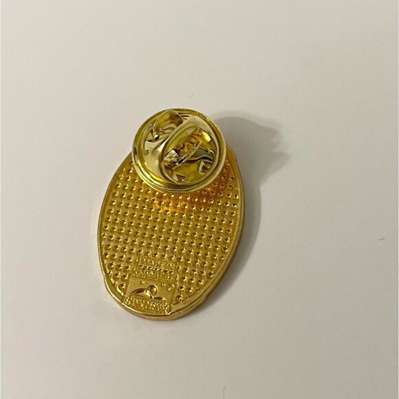 Vintage Statue of Liberty New York Pin Made in Canada - Picture 4 of 10